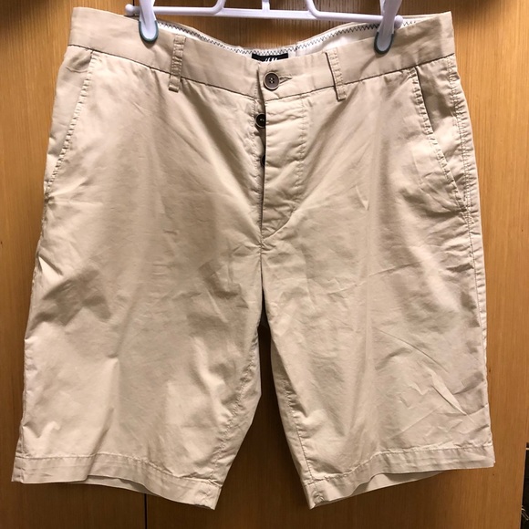 H&M Men’s Khaki Shorts Regular Fit - Picture 1 of 4